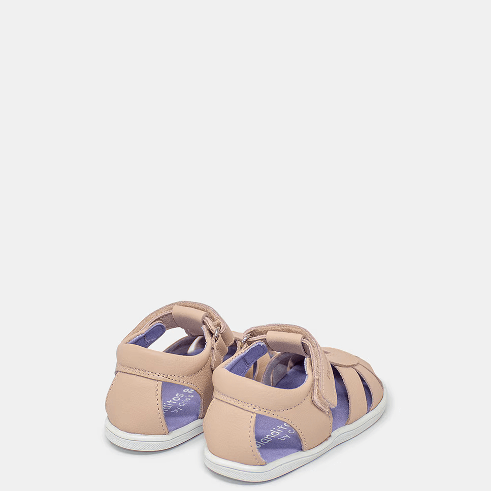 Sandálias infantis Blanditos Rosa 2025, confortáveis e respiráveis, perfeitas para brincadeiras ao ar livre.