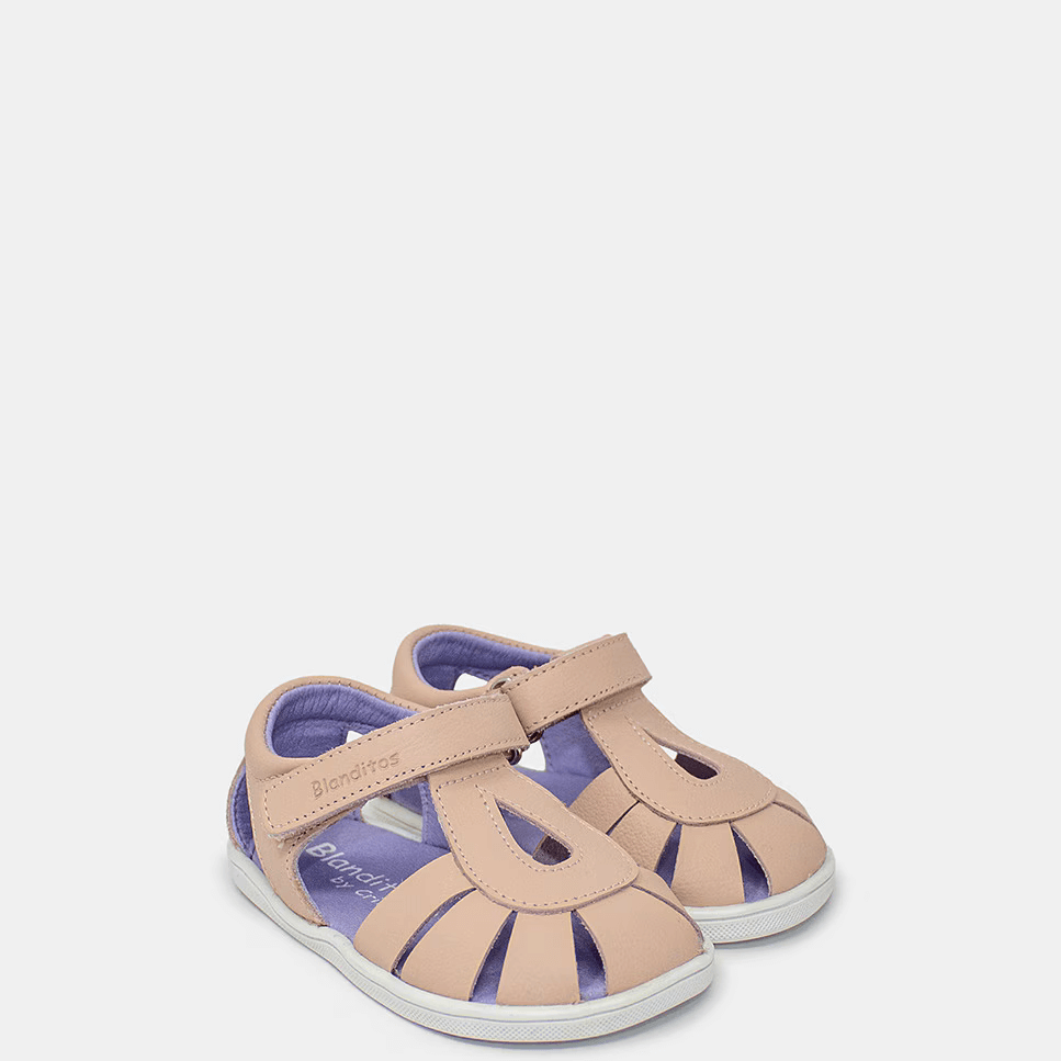 Sandálias Blanditos Rosa 2025, confortáveis e respiráveis, perfeitas para atividades ao ar livre e proteção dos pés das crianças.