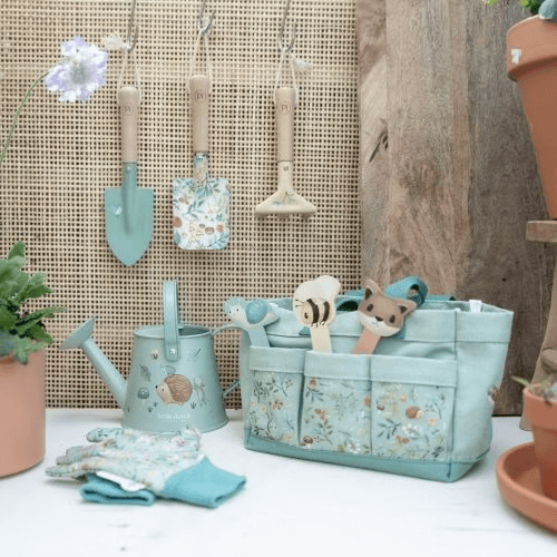 Conjunto de jardinagem Little Dutch com regador, ferramentas, luvas e bolsa para crianças.