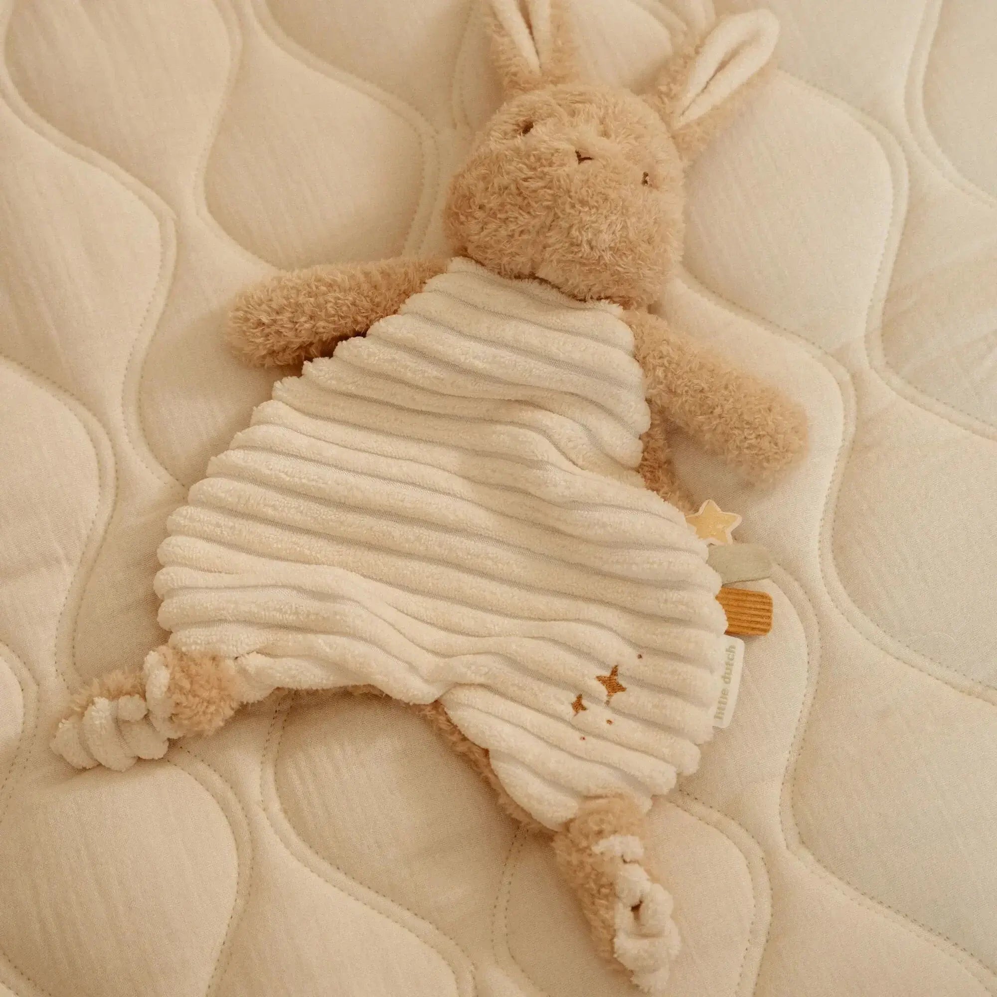 Doudou Coelho beige plush comforter for newborns by Little Dutch, perfect for calming babies with soft textures.