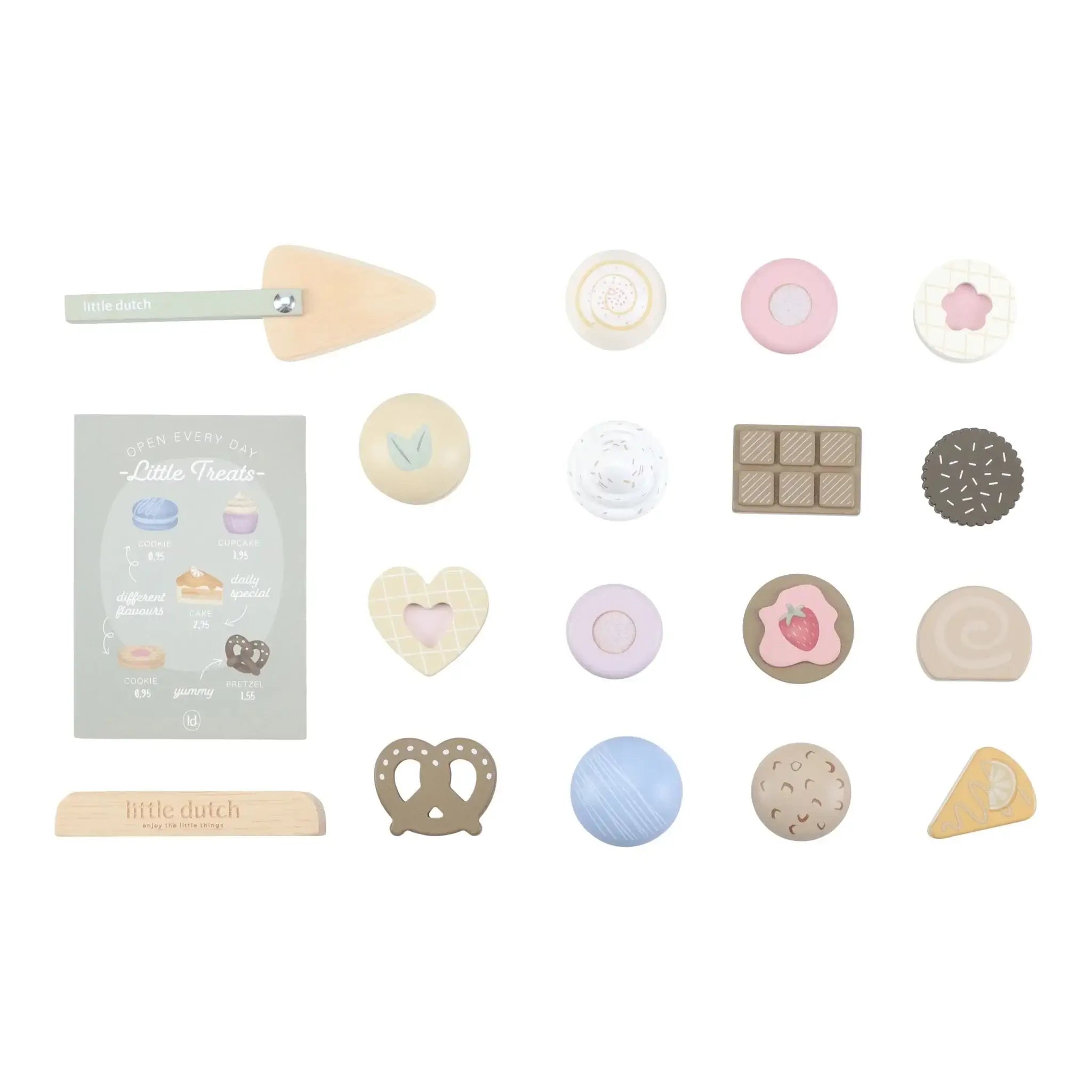 Bandeja de Bolos Little Dutch com doces de madeira coloridos e um cartão de menu, ideal para brincadeiras de chá.