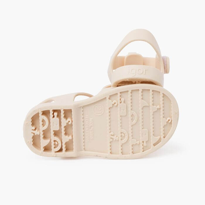 Igor children's sandals size 23 in ivory, featuring a durable sole designed for summer play.