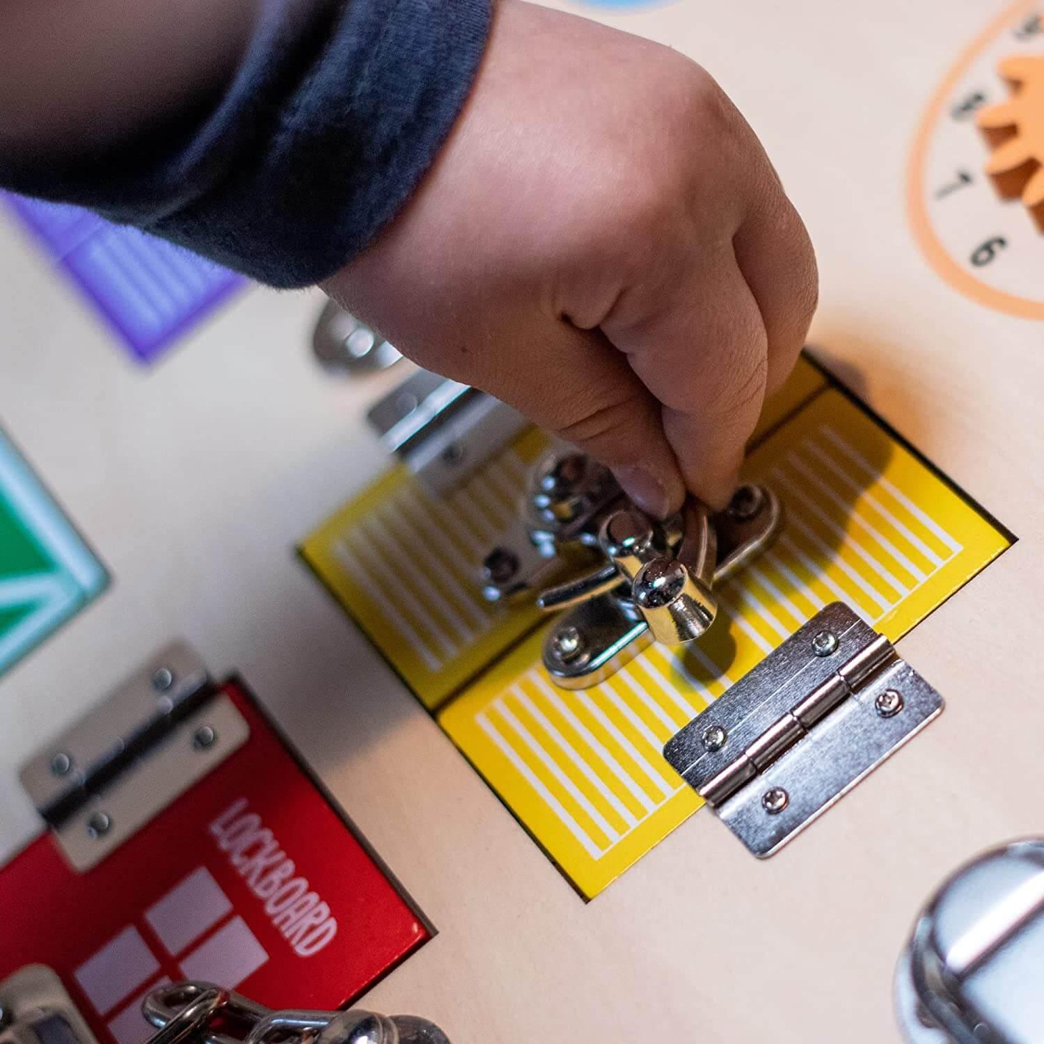 Lockboard / Tabuleiro de fechaduras e atividades | MAX&LEA - Mini-Me - Baby & Kids Store