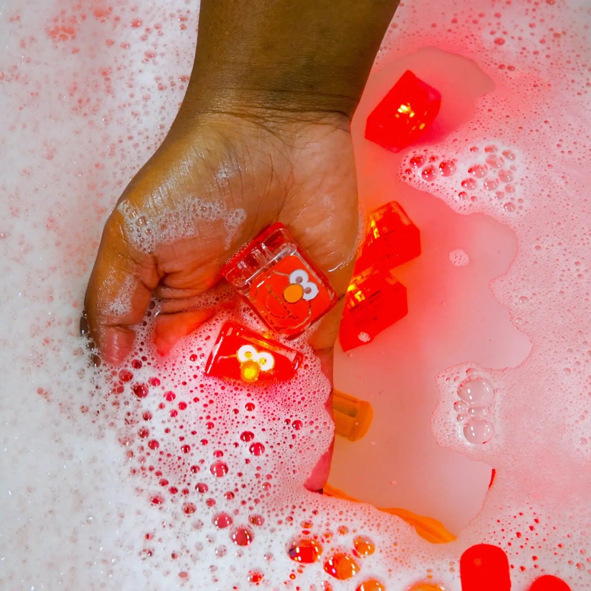 Glo Pals Rua Césamo - Elmo | Cubo Luminoso Vermelho - Mini-Me - Baby & Kids Store