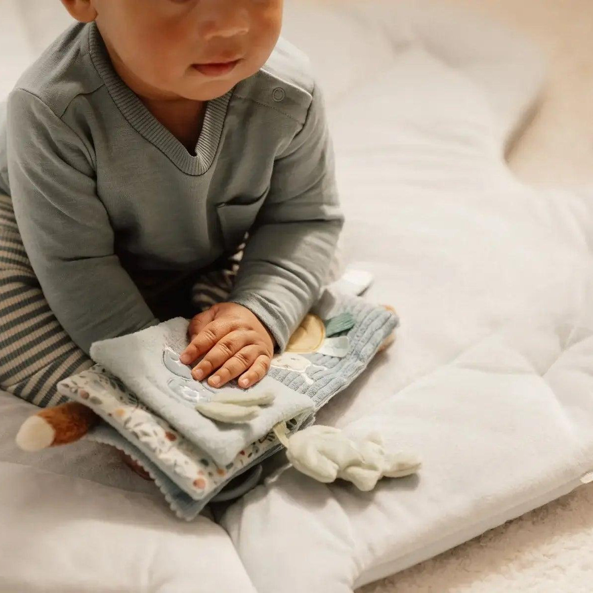 Livro pequeno de atividades bebé Forest Friends - Little Dutch - Mini-Me - Baby & Kids Store