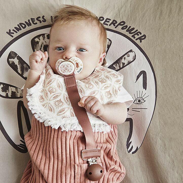 Prendedor de chucha madeira - Burned Clay - Mini-Me - Baby & Kids Store