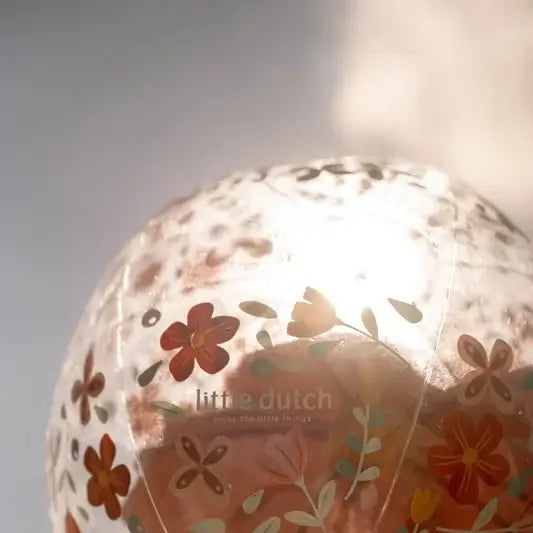 Bola insuflável de Praia 3D com flores rosa, ideal para diversão ao ar livre e fácil de esvaziar após uso.
