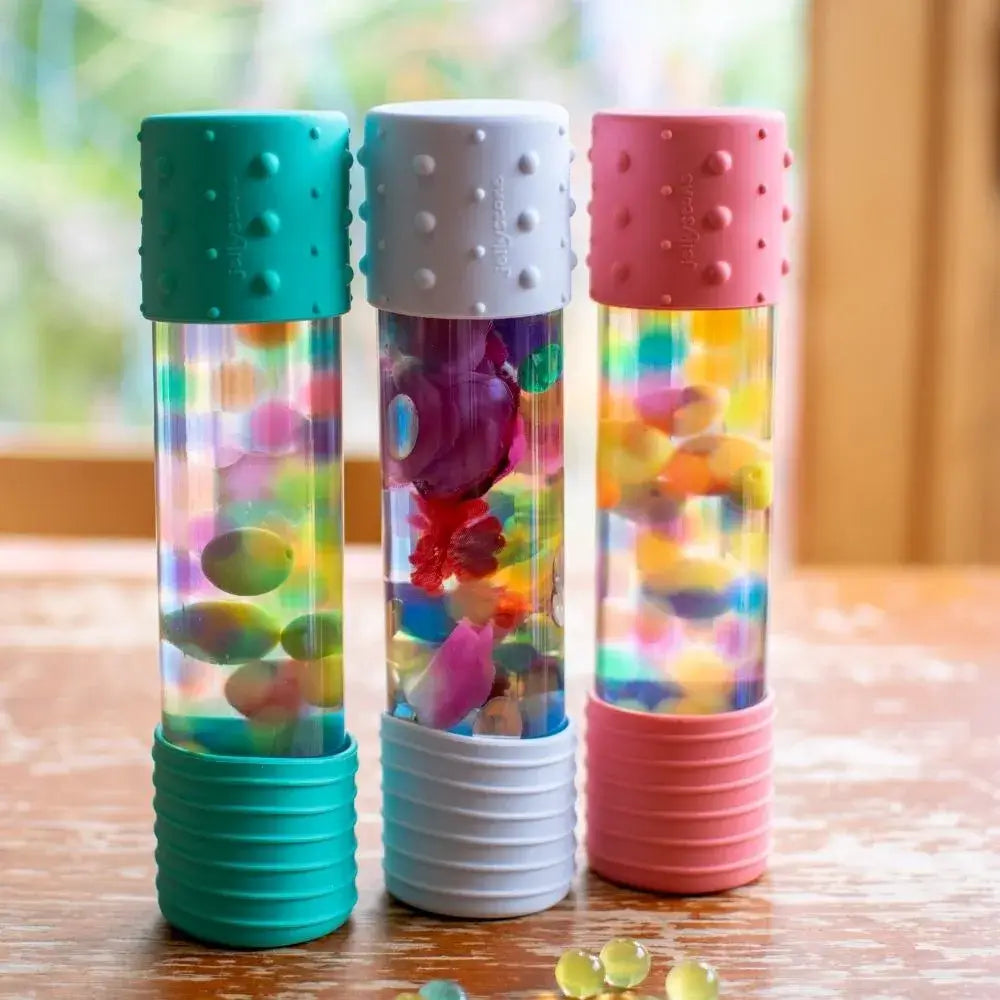 Três brinquedos sensoriais coloridos com bolhas e peças brilhantes, perfeitos para estimular os sentidos das crianças.