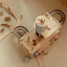 Parque de Estacionamento - Little Dutch, estacionamento de madeira com garagem e plataforma de helicópteros.