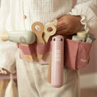 Conjunto de Cabeleireiro Little Dutch com acessórios em bolsa rosa para crianças, incluindo tesoura e secador.