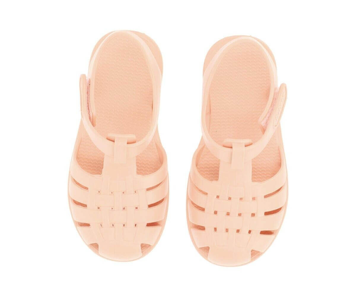 Igor sandálias de criança tamanho 28 na cor salmão, perfeitas para o verão e atividades ao ar livre.