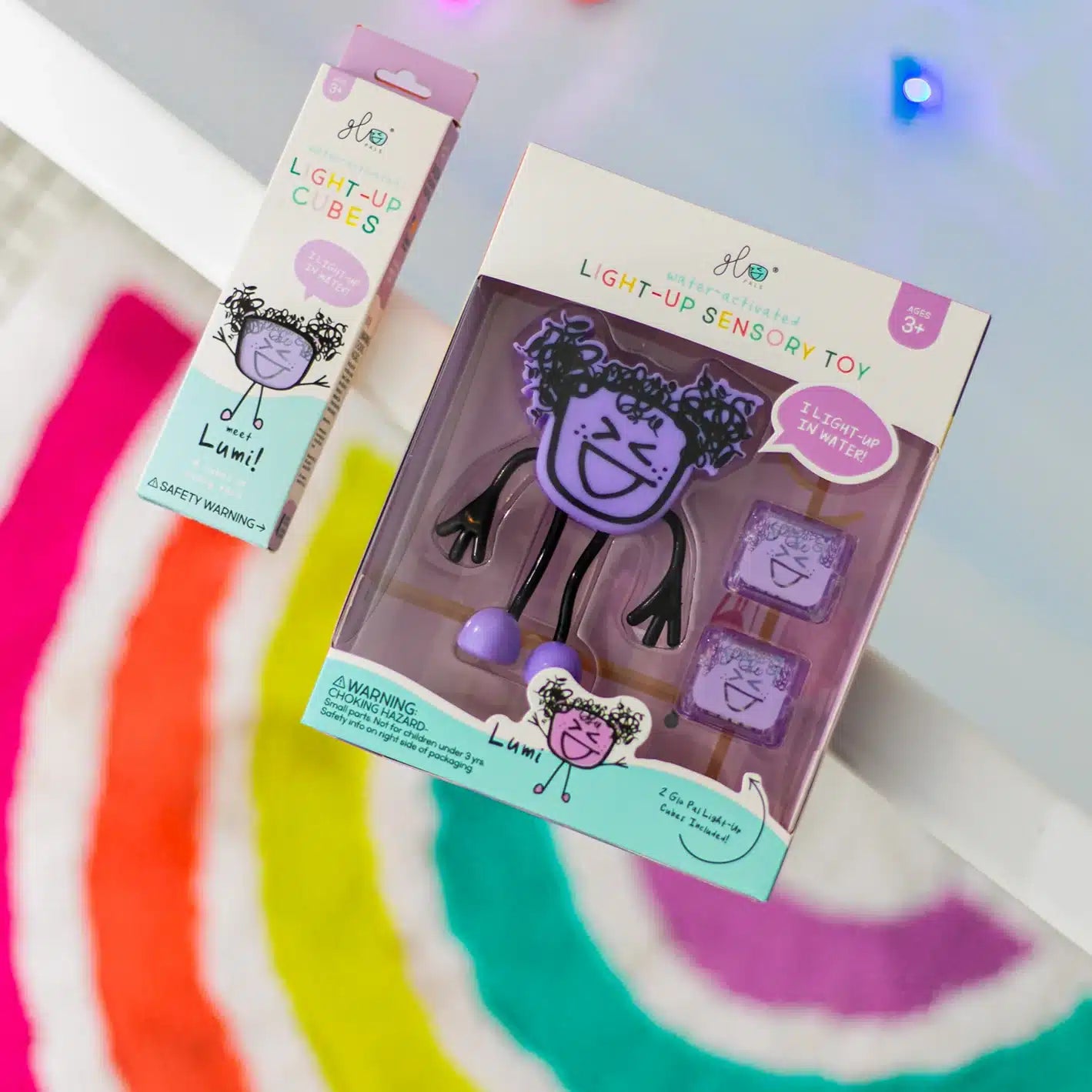 Pack Glo Pals - Personagem Lumi + 2 Cubos de luz Roxa Mini-Me - Baby & Kids Store