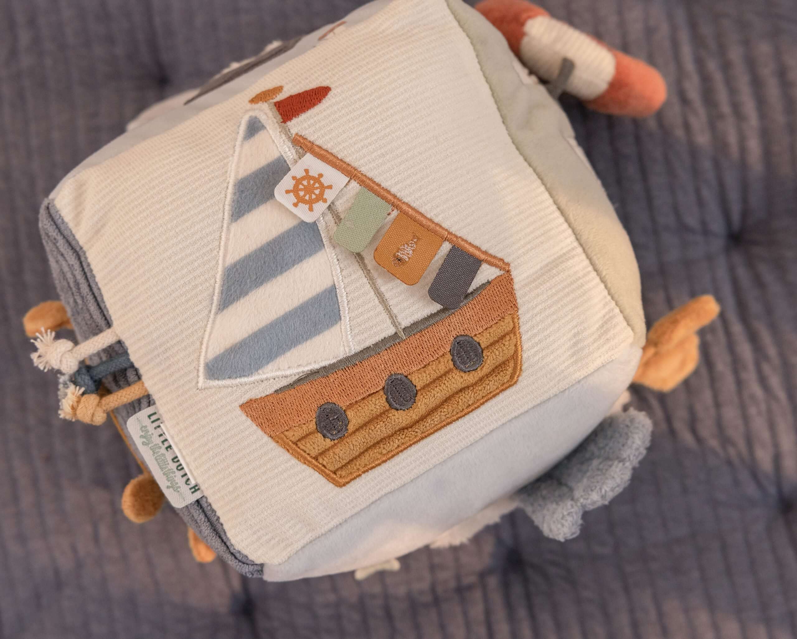 Cubo de atividades fofinho "Sailors Bay" | Little Dutch - Mini-Me