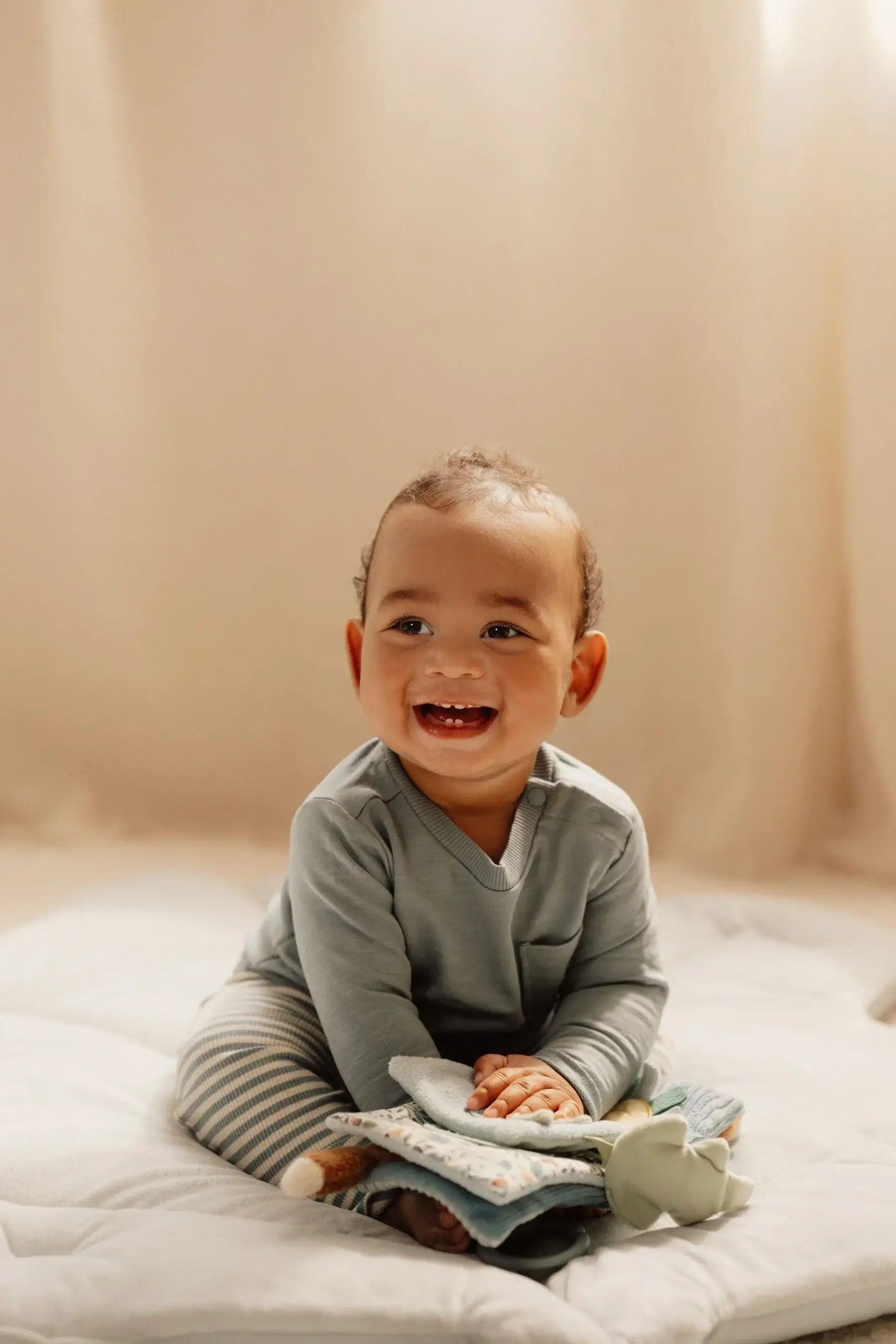 Livro pequeno de atividades bebé Forest Friends - Little Dutch - Mini-Me - Baby & Kids Store