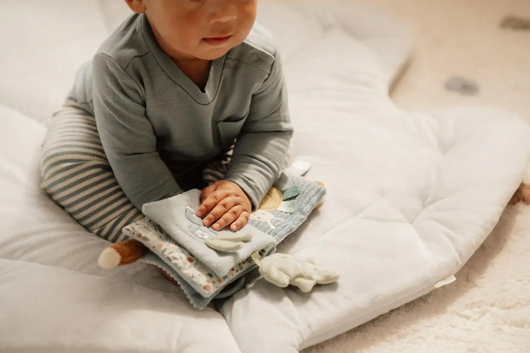 Livro pequeno de atividades bebé Forest Friends - Little Dutch - Mini-Me - Baby & Kids Store