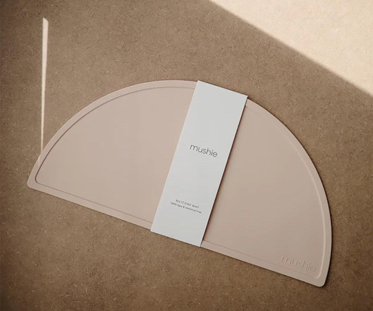 Individual de refeição em silicone - Blush | Mushie - Mini-Me - Baby & Kids Store