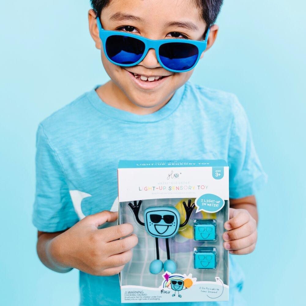 Pack Glo Pals - Personagem Blair + 2 Cubos de luz Azul Mini-Me - Baby & Kids Store