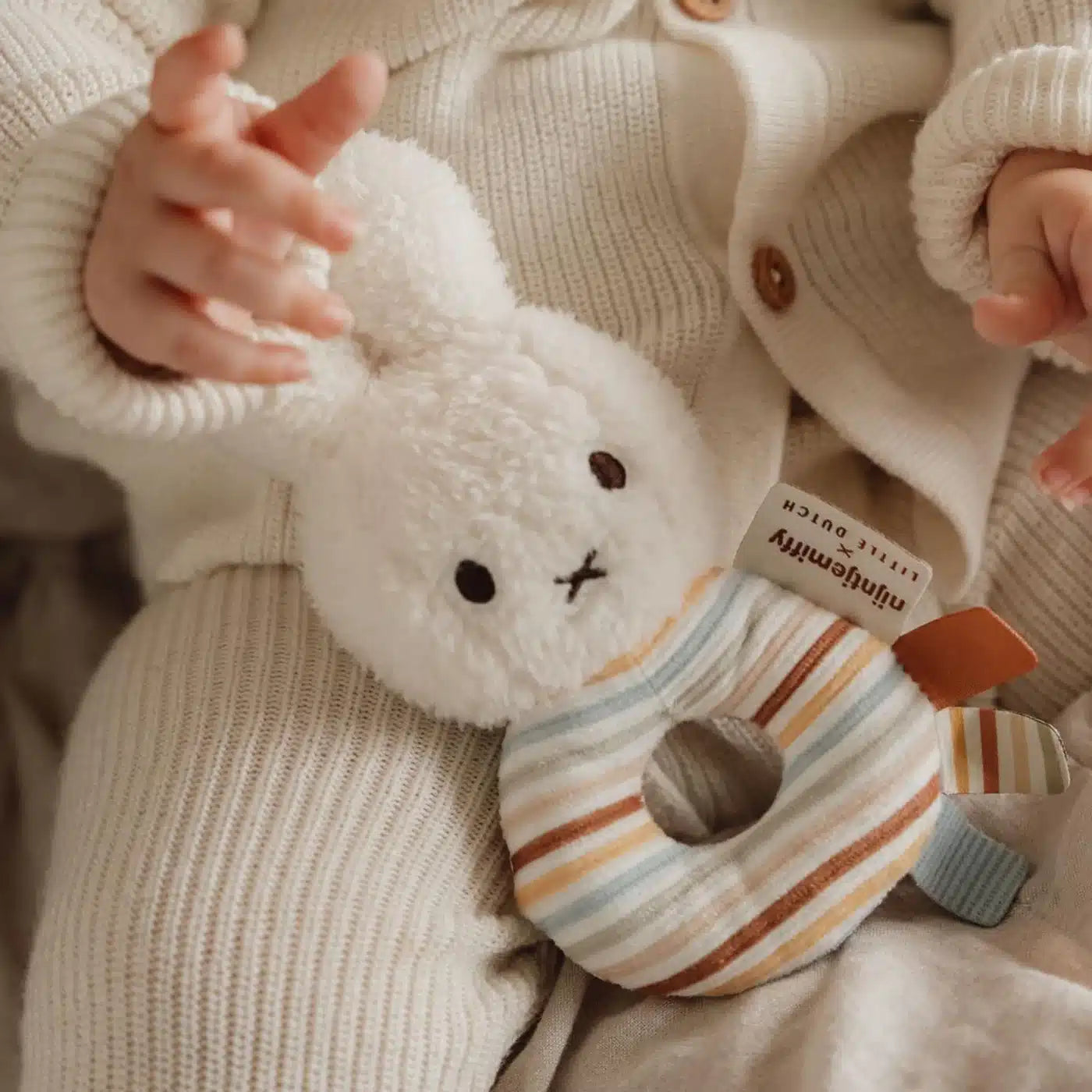 Roca chocalho sensorial Miffy Bunny – Vintage Stripes | Little Dutch Mini-Me - Baby & Kids Store