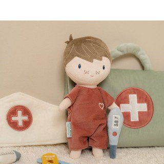 "Ida ao Médico" com Boneco Jim | Little Dutch Mini-Me - Baby & Kids Store